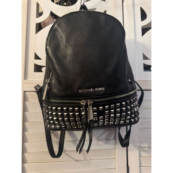 Michael kors mk rhea astor studded medium black silver leather stud backpack - Picture 1 of 7